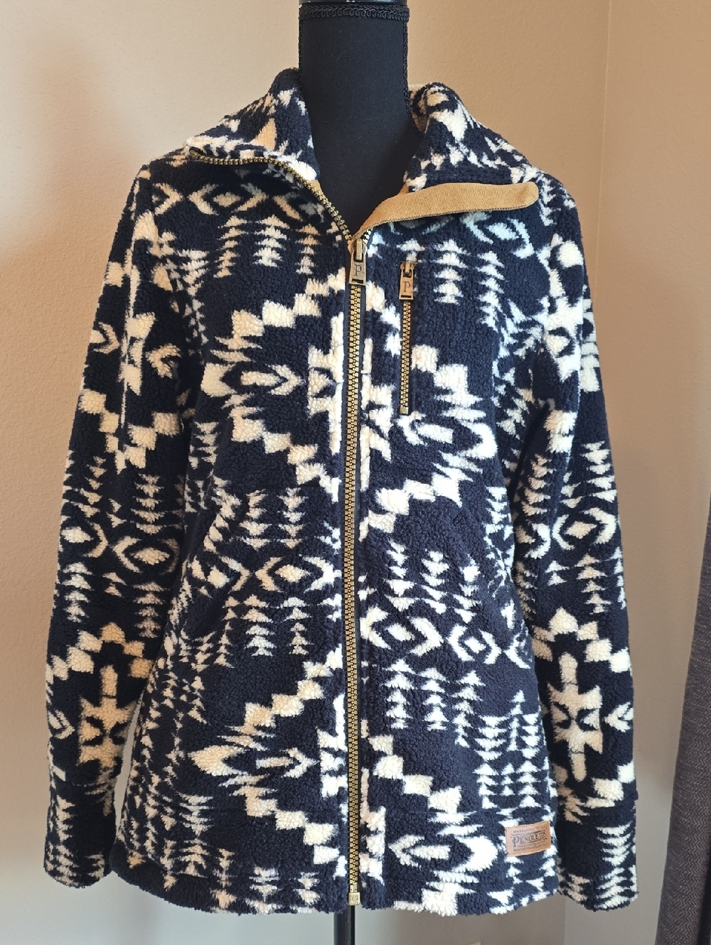Pendleton Black & Cream Patterned Sherpa Fleece Jacket - Size Small